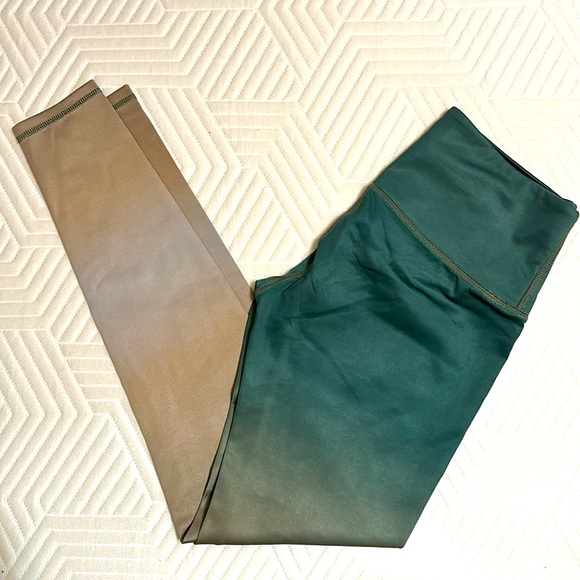 BUNDLE 8 NOLI MEDIUM YOGA PANTS. Multiple patterns. - Picture 14 of 14